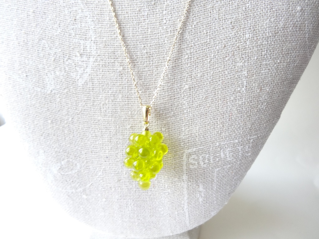 大きな葡萄のネックレスーマスカットー