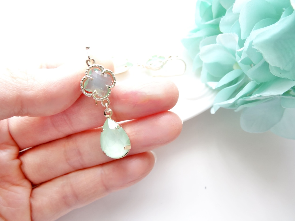 ペパーミントフラワードロップ(イヤリングOK)