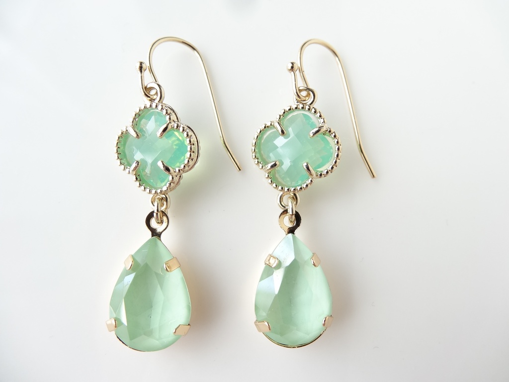 ペパーミントフラワードロップ(イヤリングOK)