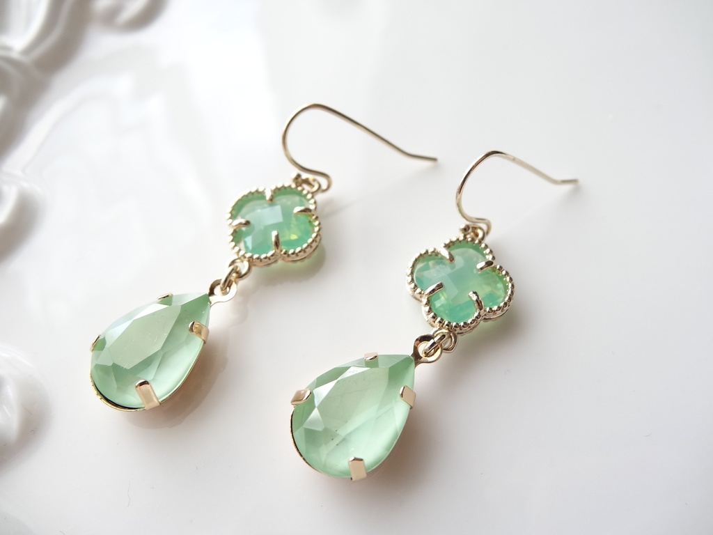 ペパーミントフラワードロップ(イヤリングOK)