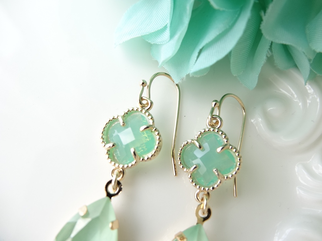 ペパーミントフラワードロップ(イヤリングOK)