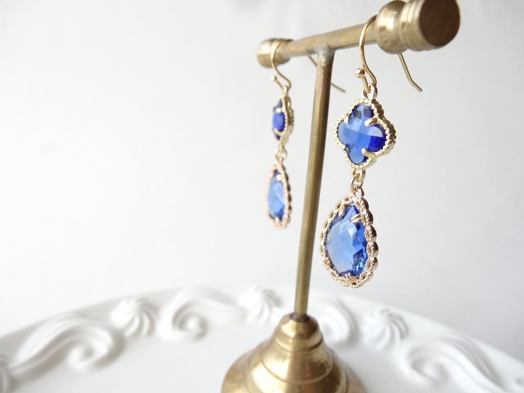 クローバードロップ ・サファイアブルー(イヤリングOK)