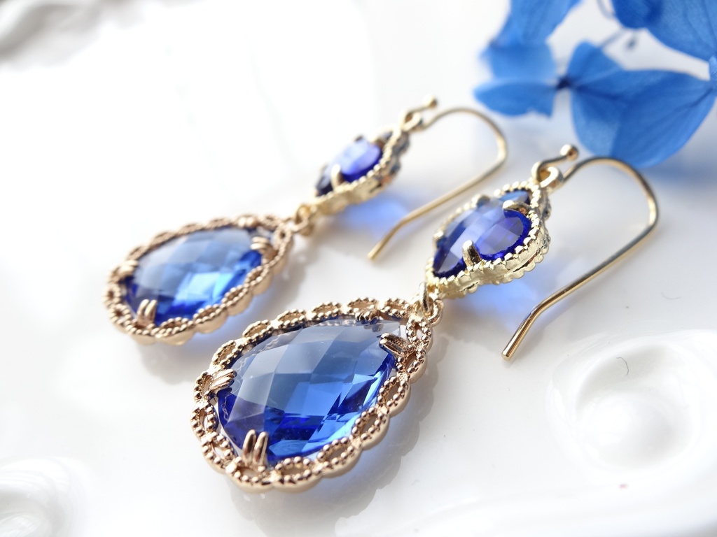 クローバードロップ ・サファイアブルー(イヤリングOK)