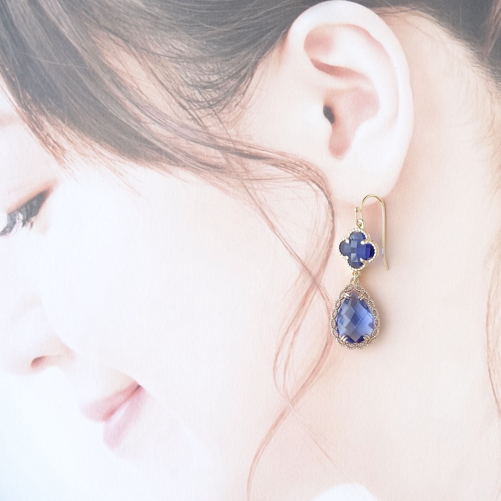 クローバードロップ ・サファイアブルー(イヤリングOK)