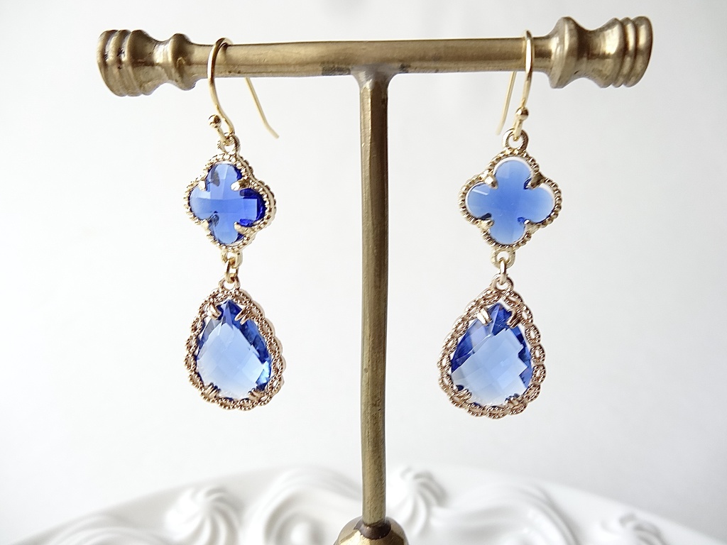 クローバードロップ ・サファイアブルー(イヤリングOK)