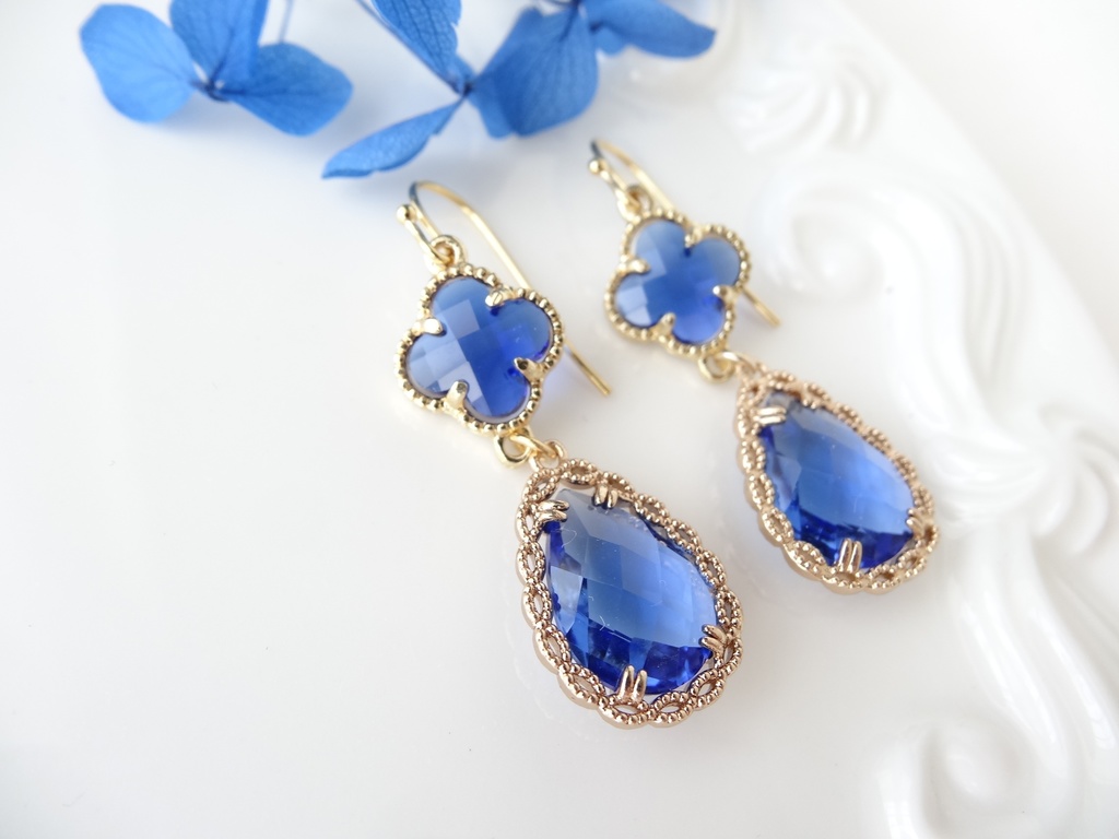 クローバードロップ ・サファイアブルー(イヤリングOK)