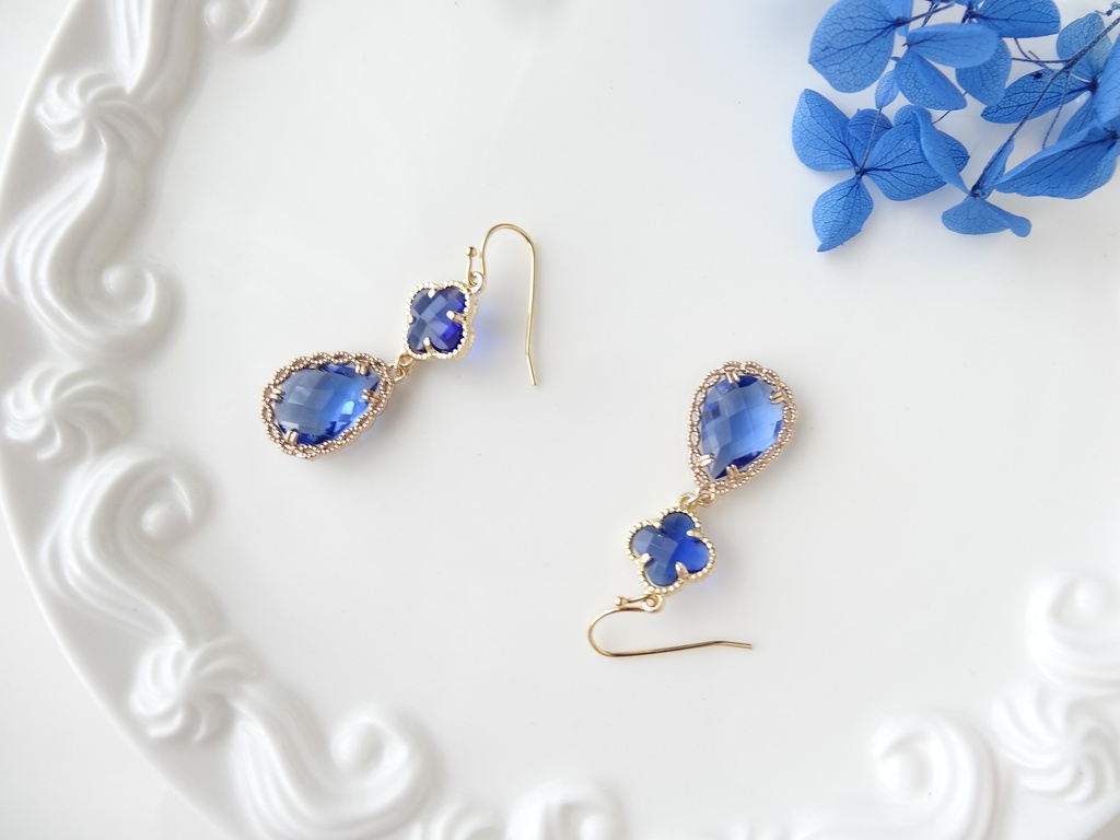 クローバードロップ ・サファイアブルー(イヤリングOK)