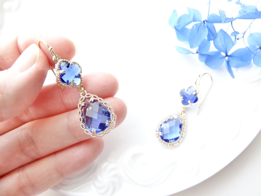 クローバードロップ ・サファイアブルー(イヤリングOK)