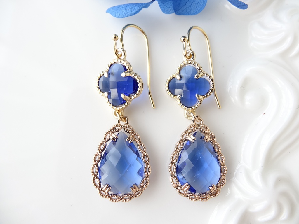 クローバードロップ ・サファイアブルー(イヤリングOK)