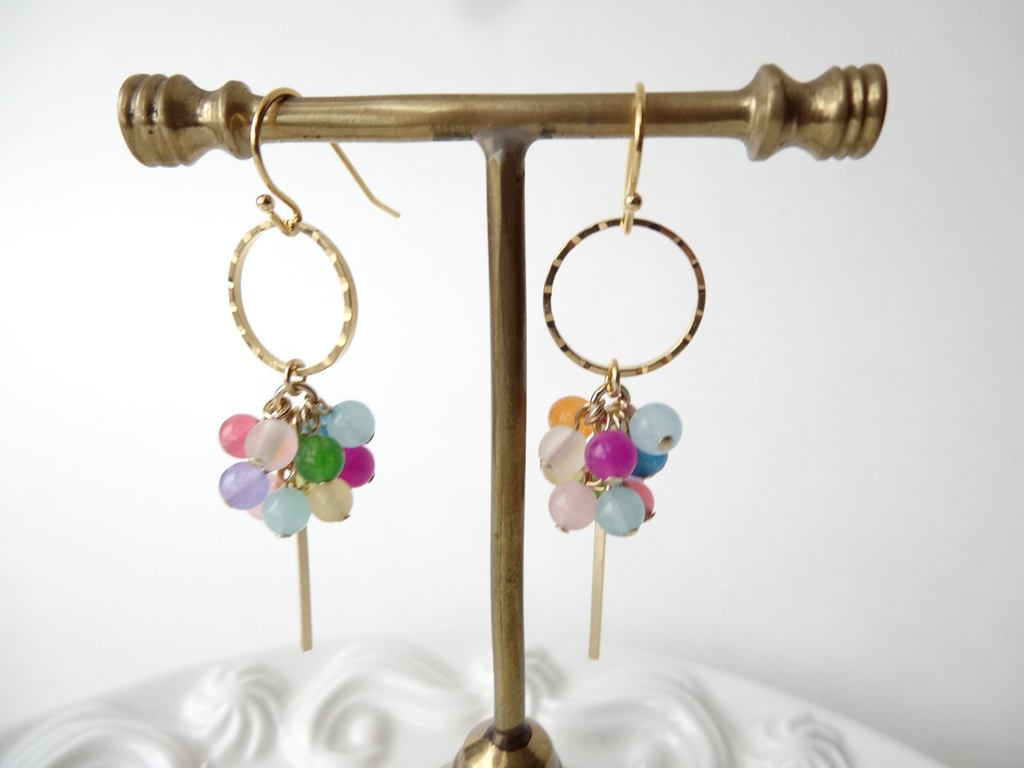 ガーネット&マルチカラーストーン/虹色水玉ピアス(イヤリングOK)