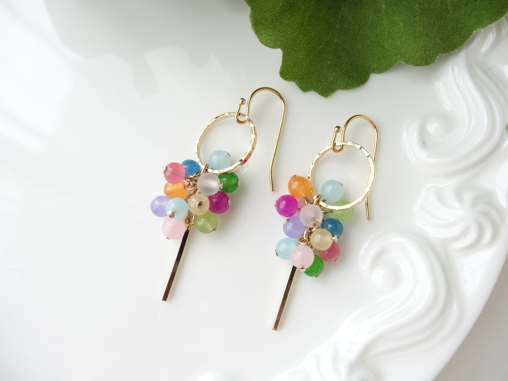 ガーネット&マルチカラーストーン/虹色水玉ピアス(イヤリングOK)