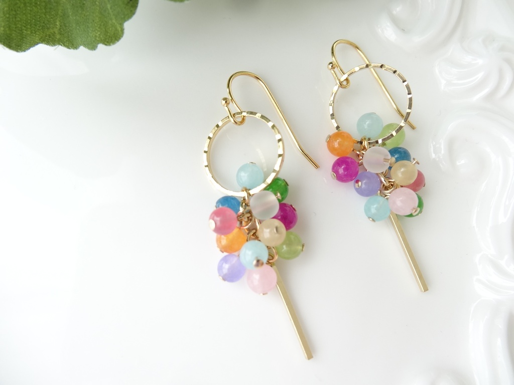 ガーネット&マルチカラーストーン/虹色水玉ピアス(イヤリングOK)