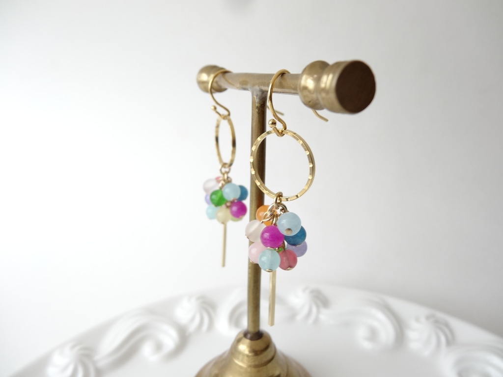 ガーネット&マルチカラーストーン/虹色水玉ピアス(イヤリングOK)