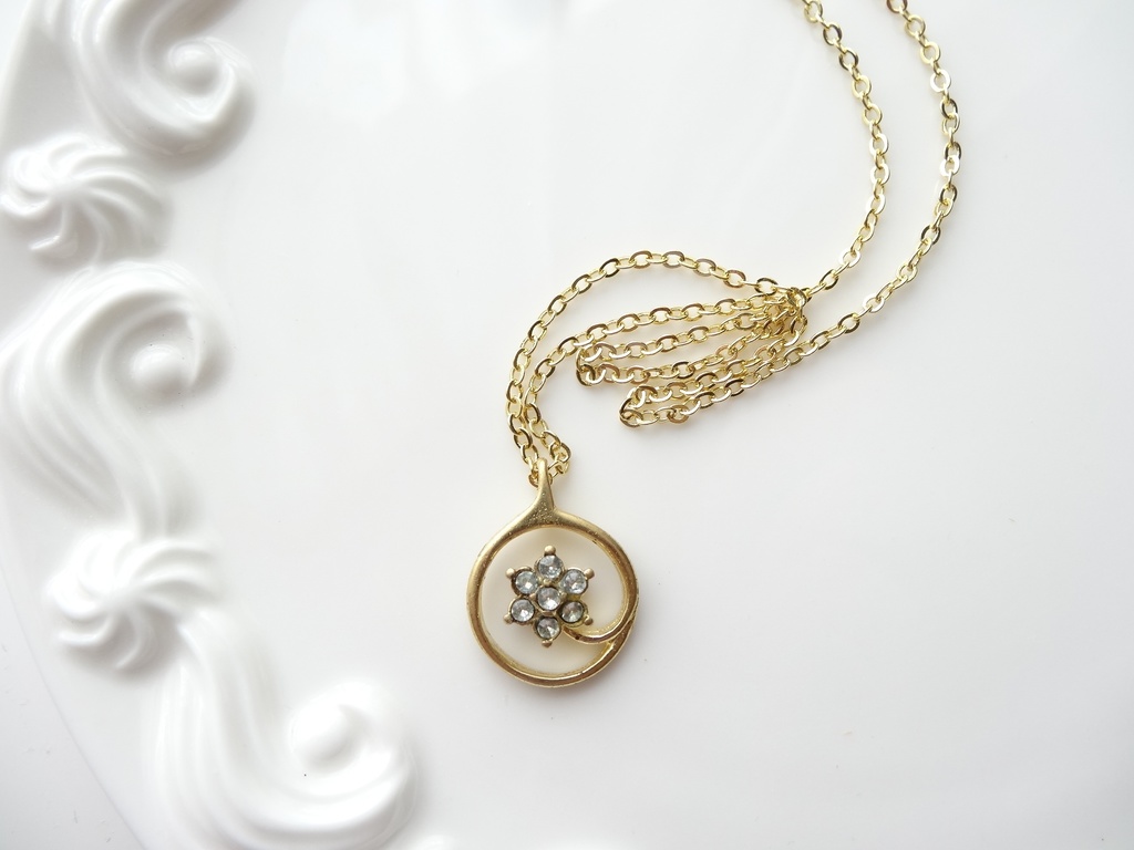 サークルフラワー・ネックレス