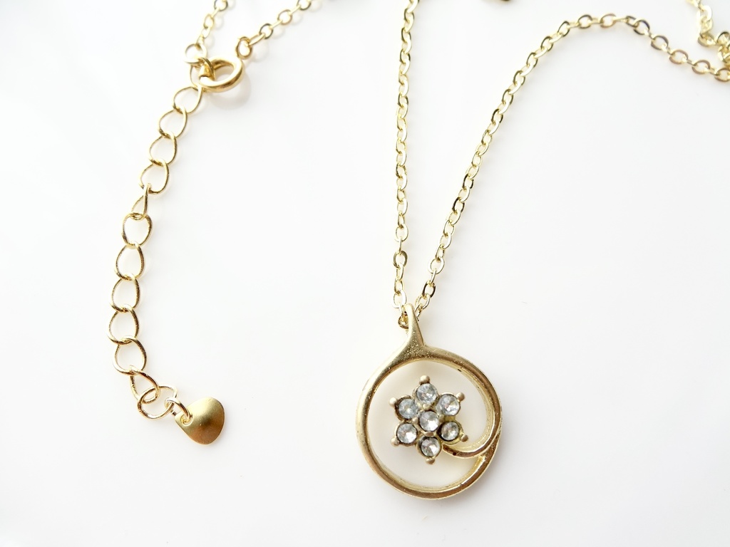 サークルフラワー・ネックレス