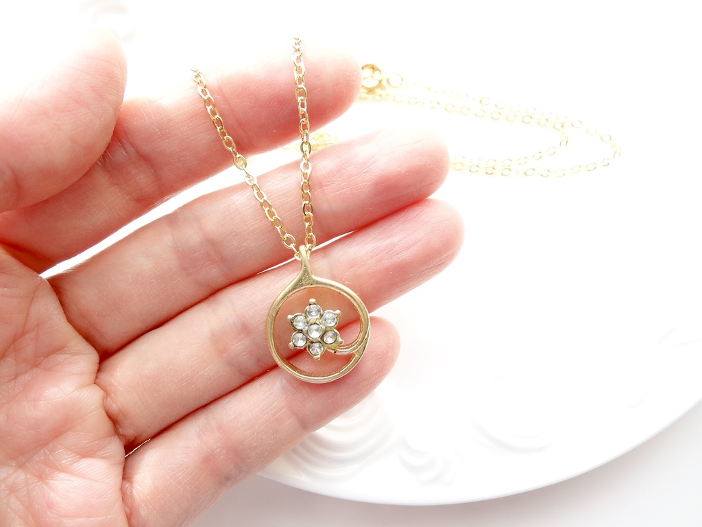 サークルフラワー・ネックレス