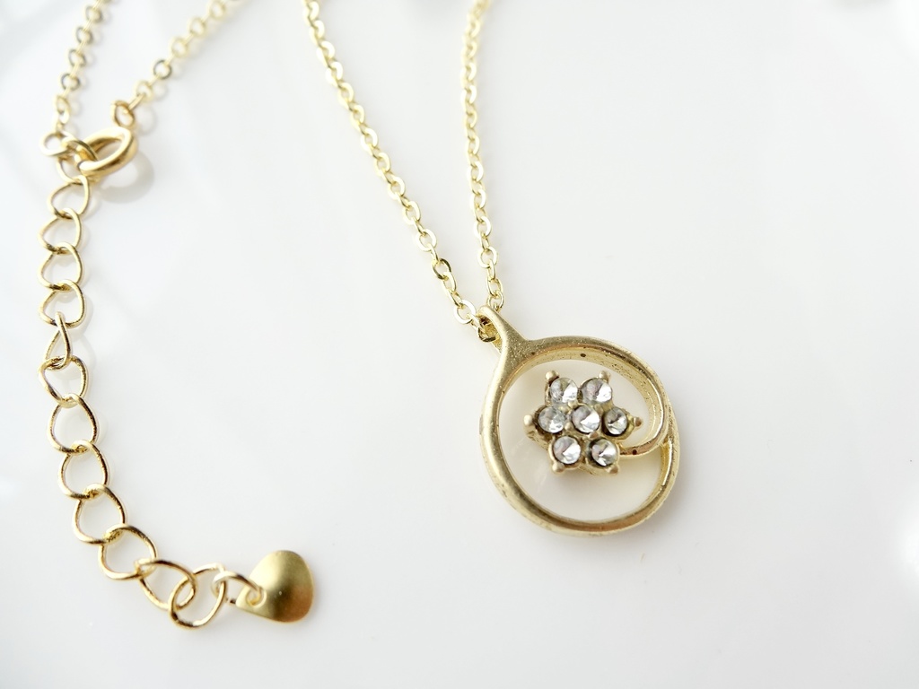 サークルフラワー・ネックレス