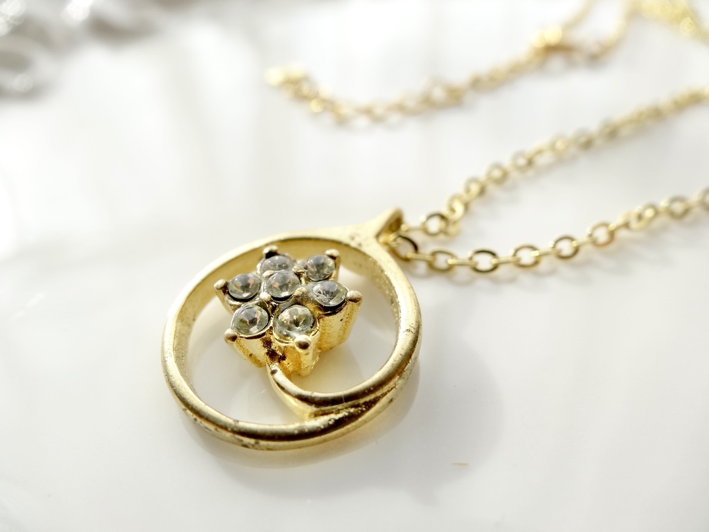 サークルフラワー・ネックレス