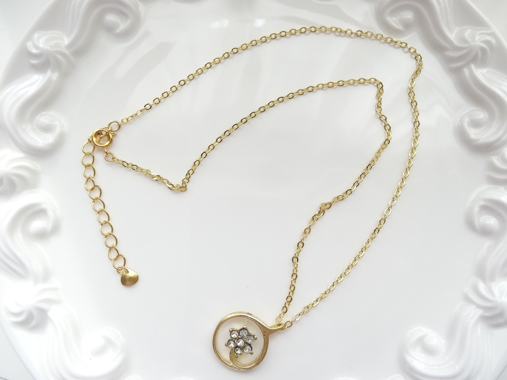 サークルフラワー・ネックレス