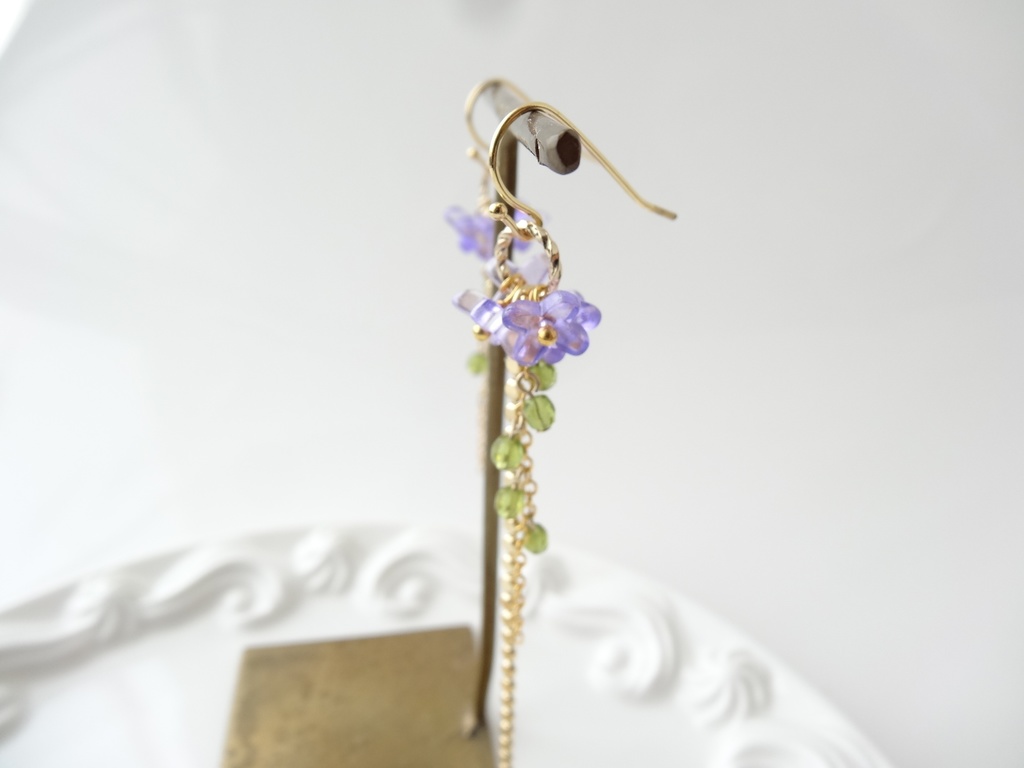 アリッサムの花のロングピアスー紫ー(イヤリングOK)