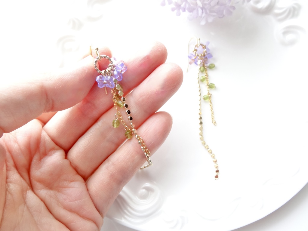 アリッサムの花のロングピアスー紫ー(イヤリングOK)