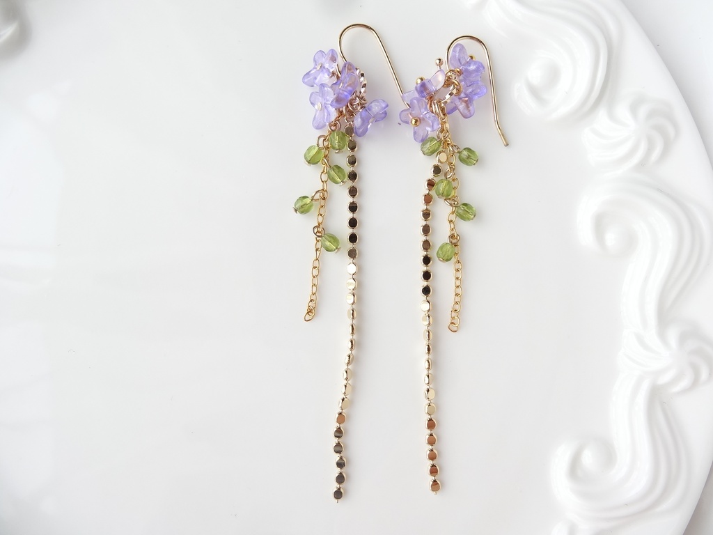 アリッサムの花のロングピアスー紫ー(イヤリングOK)