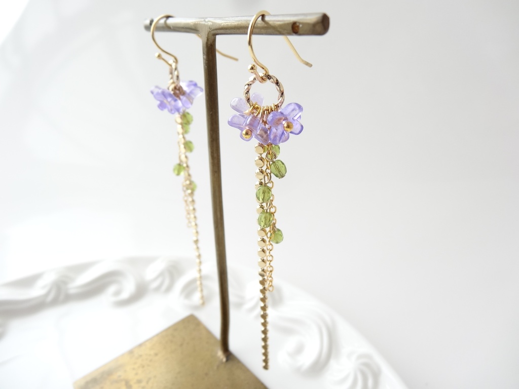 アリッサムの花のロングピアスー紫ー(イヤリングOK)