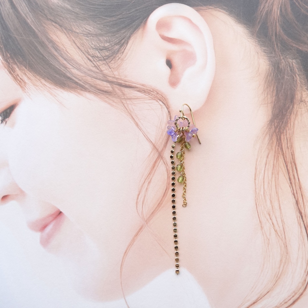 アリッサムの花のロングピアスー紫ー(イヤリングOK)