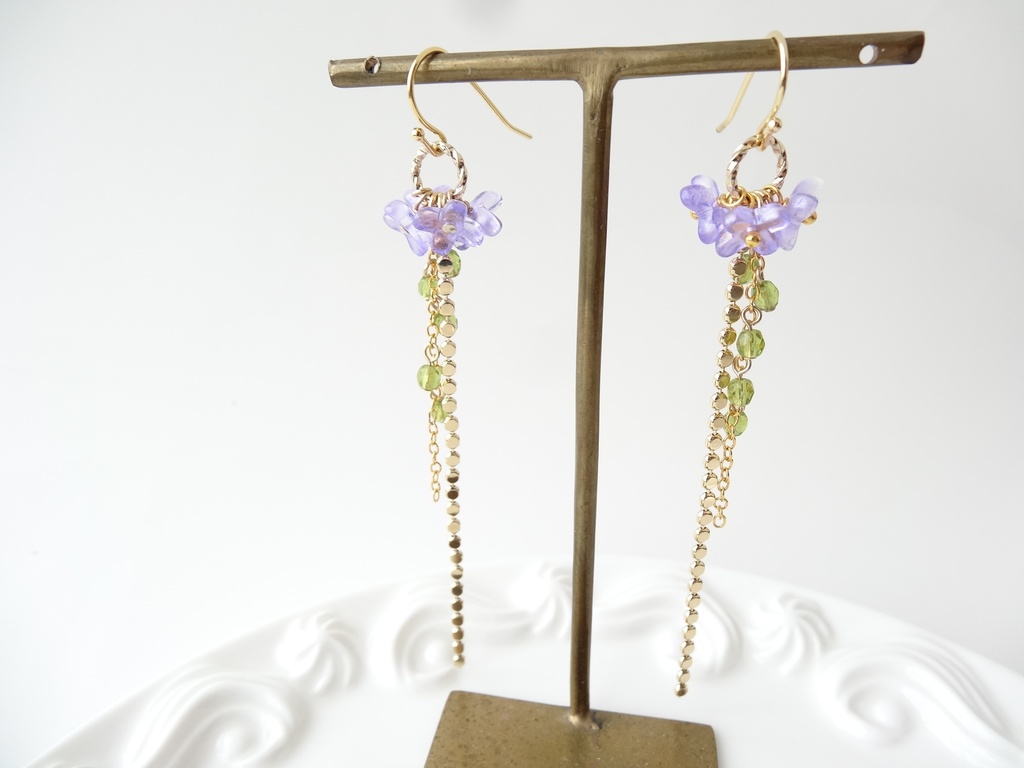 アリッサムの花のロングピアスー紫ー(イヤリングOK)