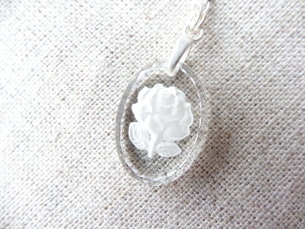 フロストローズ・ネックレス