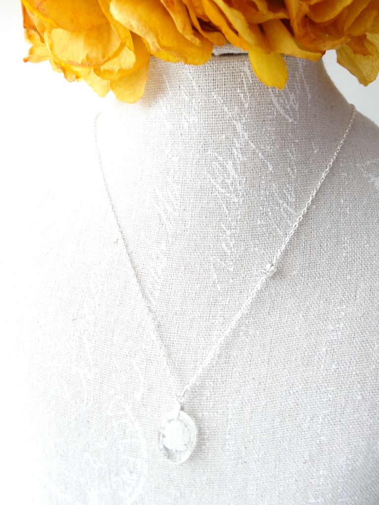 フロストローズ・ネックレス