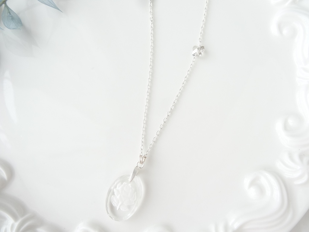 フロストローズ・ネックレス