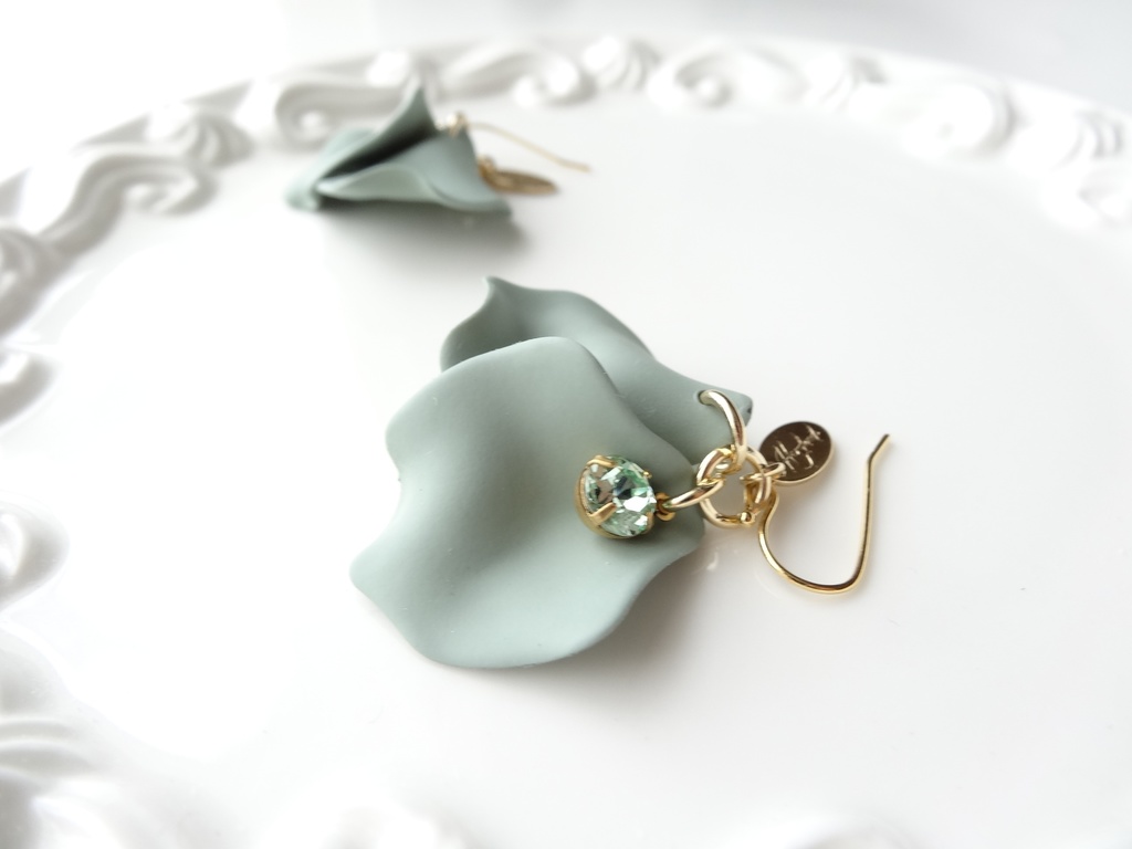 ローズポプリ・グレイッシュグリーン(イヤリングOK)