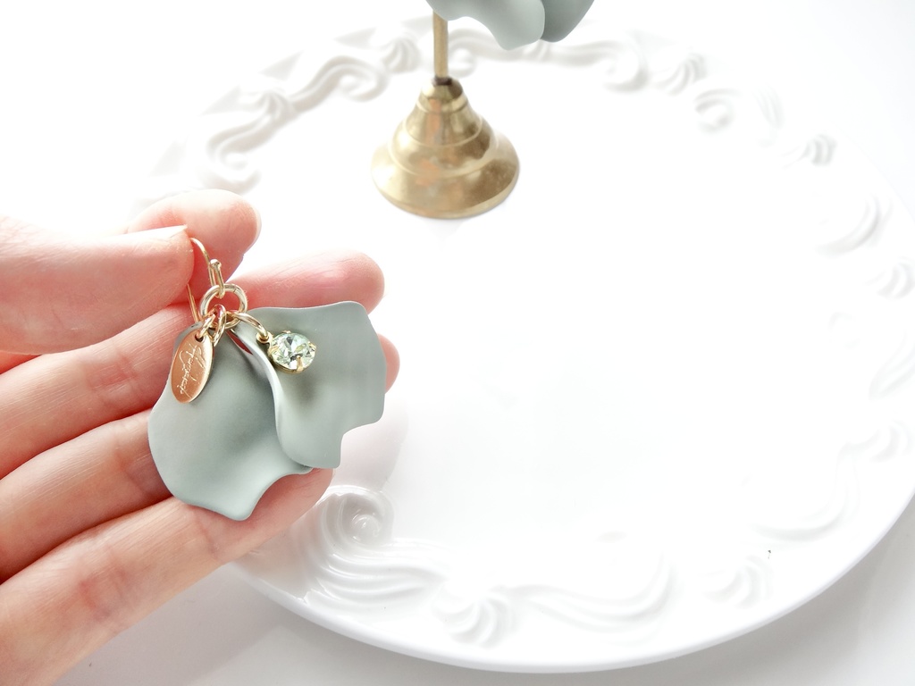 ローズポプリ・グレイッシュグリーン(イヤリングOK)