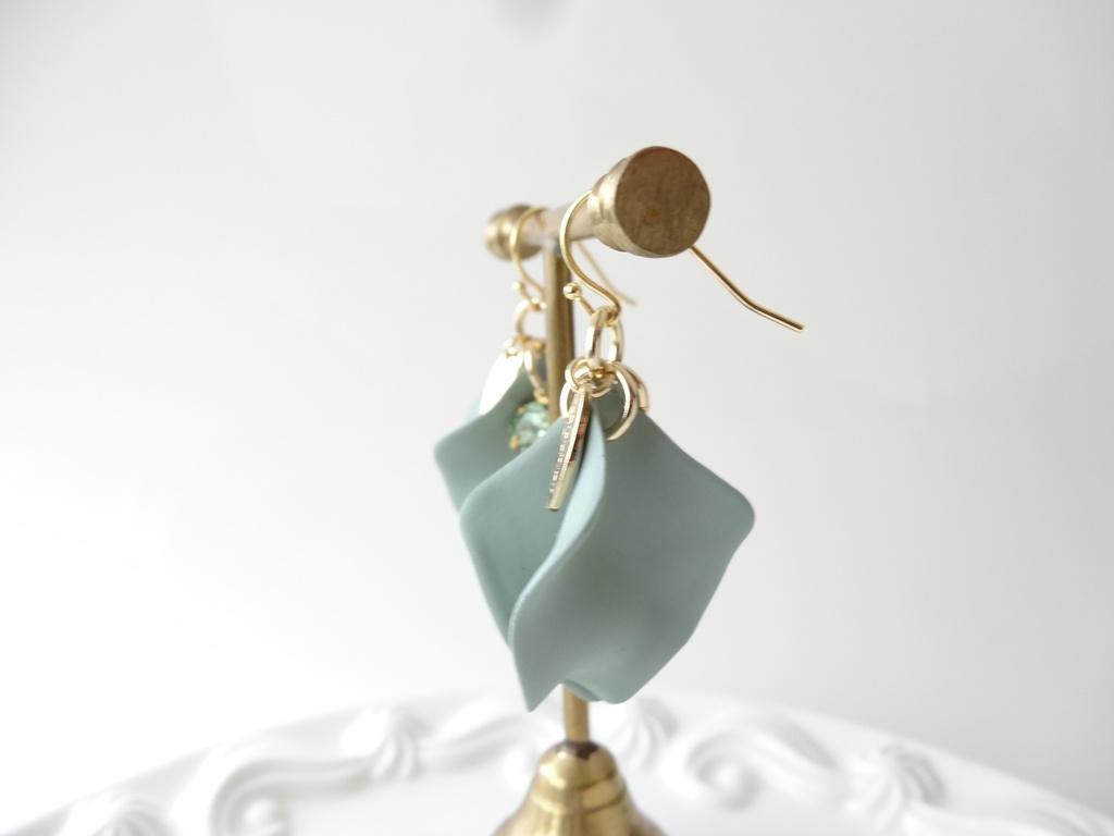 ローズポプリ・グレイッシュグリーン(イヤリングOK)