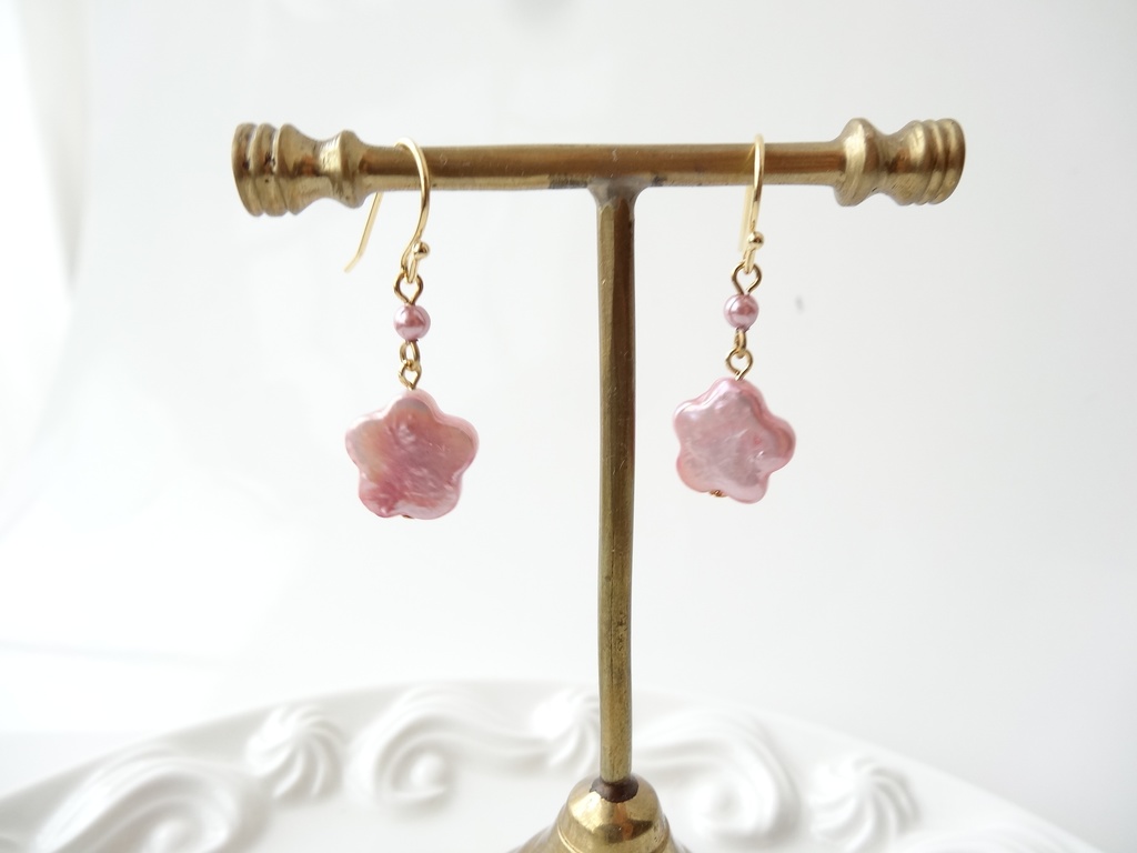 淡水パールのピンクフラワー・ピアス(イヤリングOK)