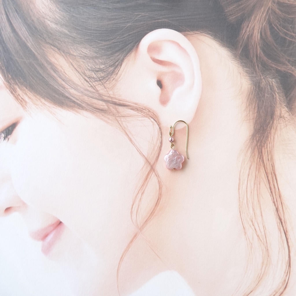 淡水パールのピンクフラワー・ピアス(イヤリングOK)