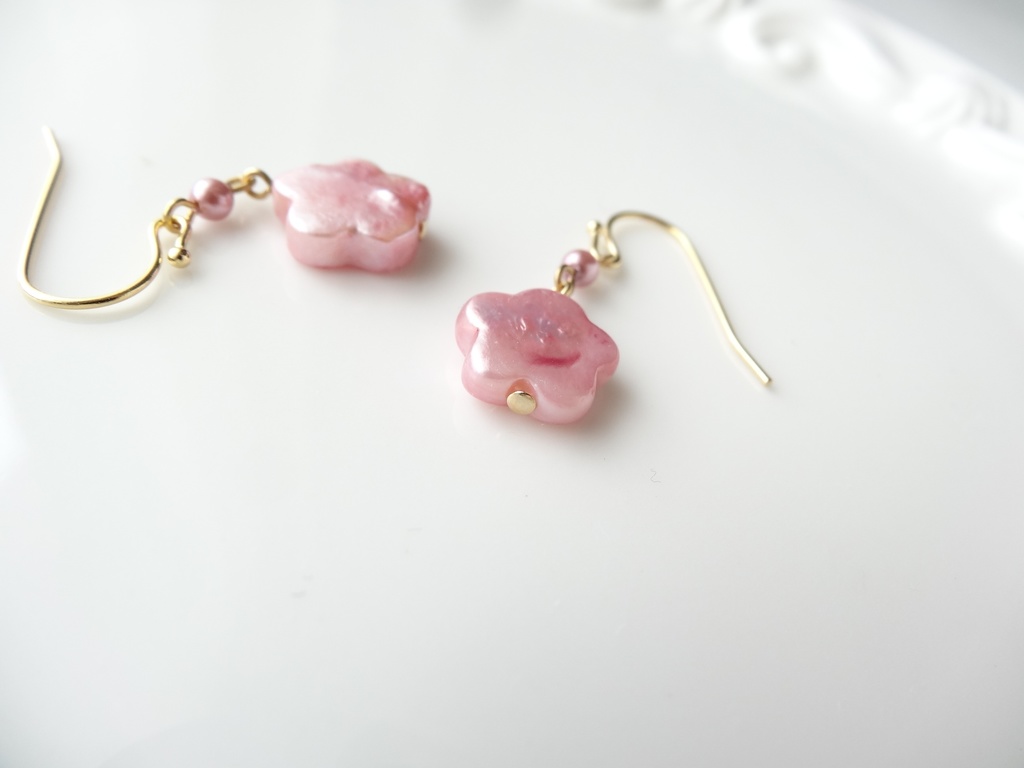 淡水パールのピンクフラワー・ピアス(イヤリングOK)
