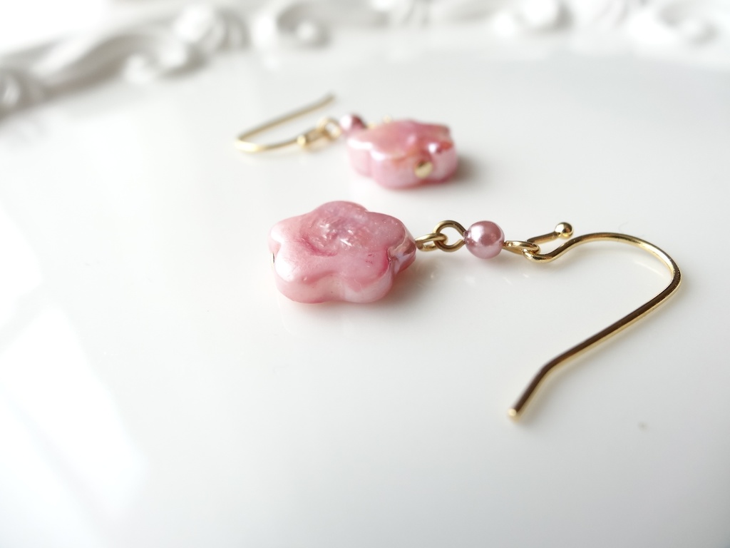 淡水パールのピンクフラワー・ピアス(イヤリングOK)