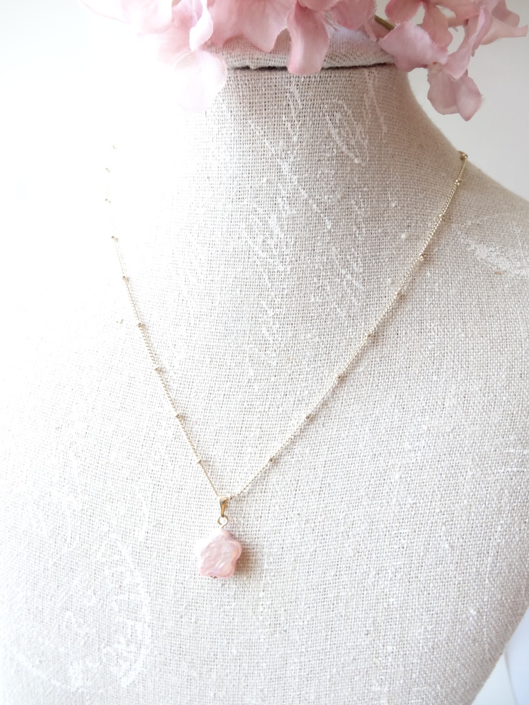 淡水パールのピンクフラワー・ネックレス