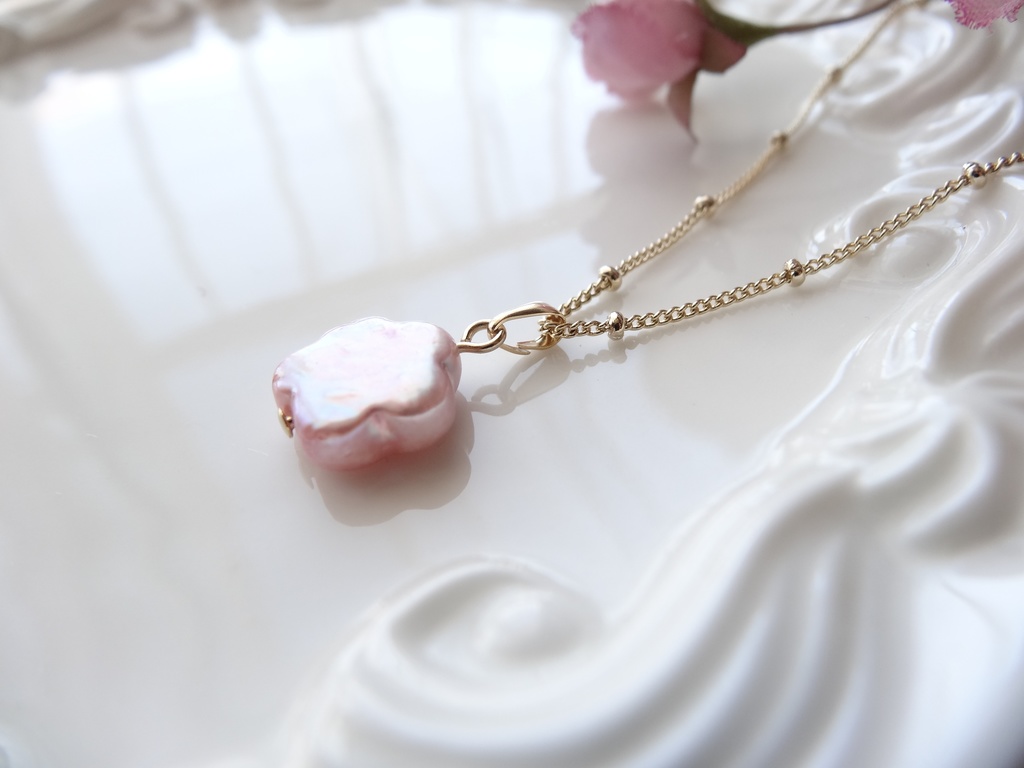 淡水パールのピンクフラワー・ネックレス