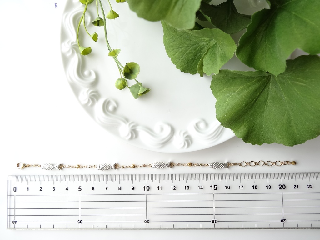 銀の魚のブレスレット