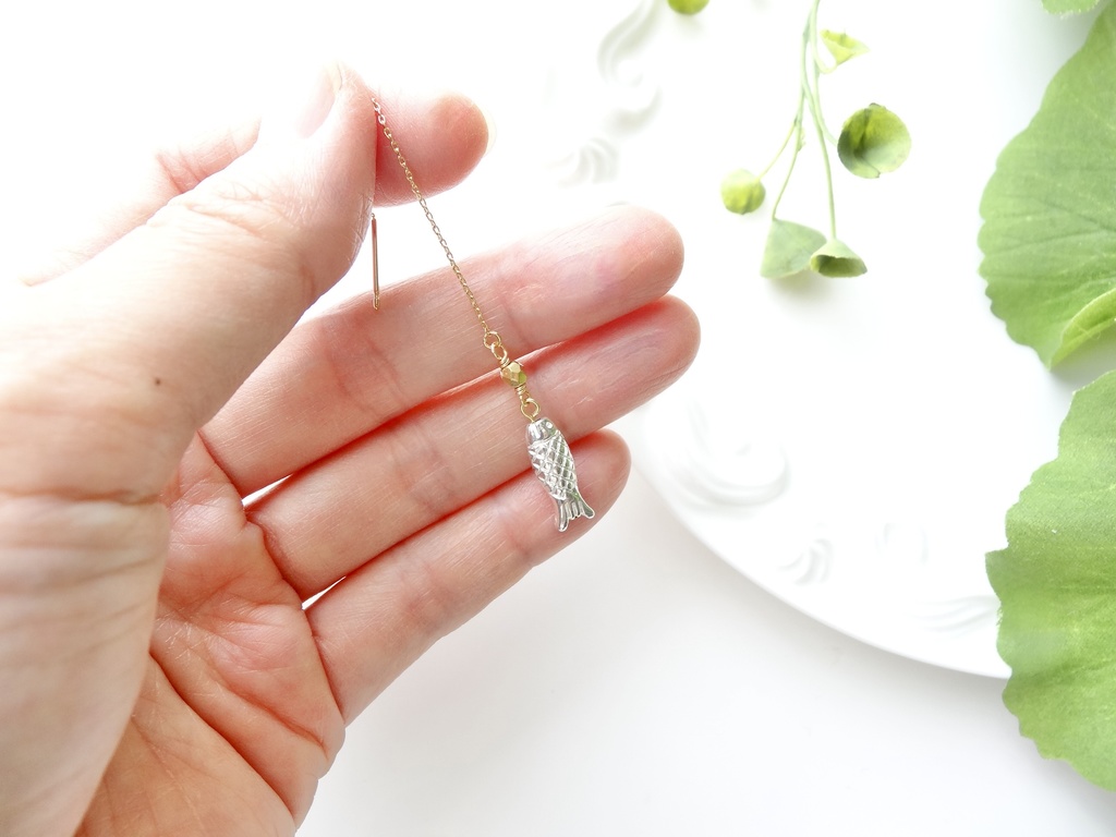 銀の魚のピアス