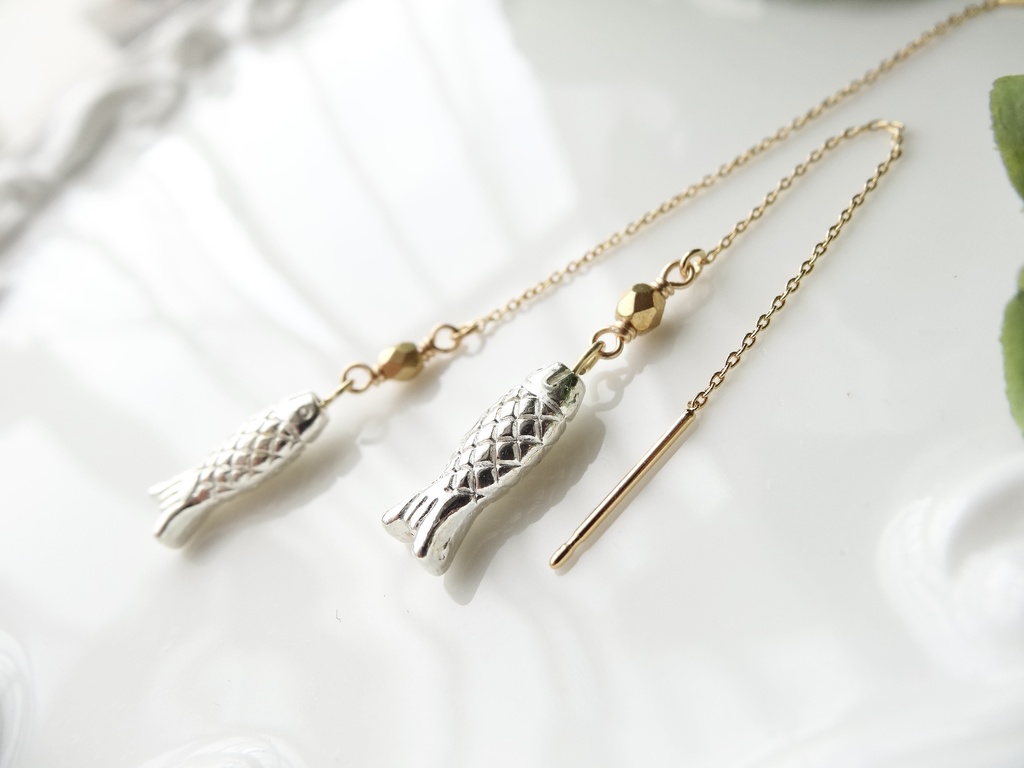 銀の魚のピアス