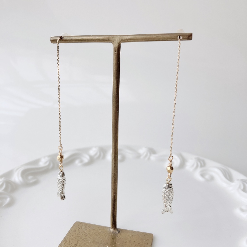 銀の魚のピアス