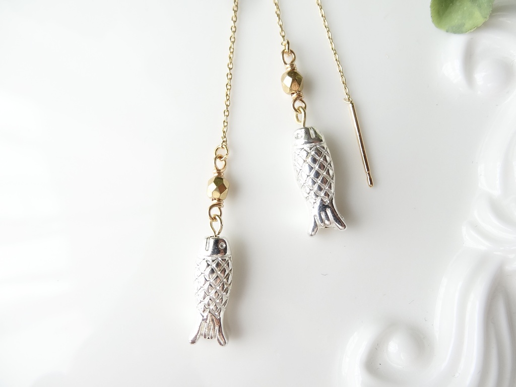 銀の魚のピアス