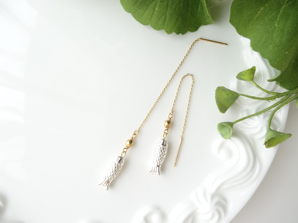 銀の魚のピアス