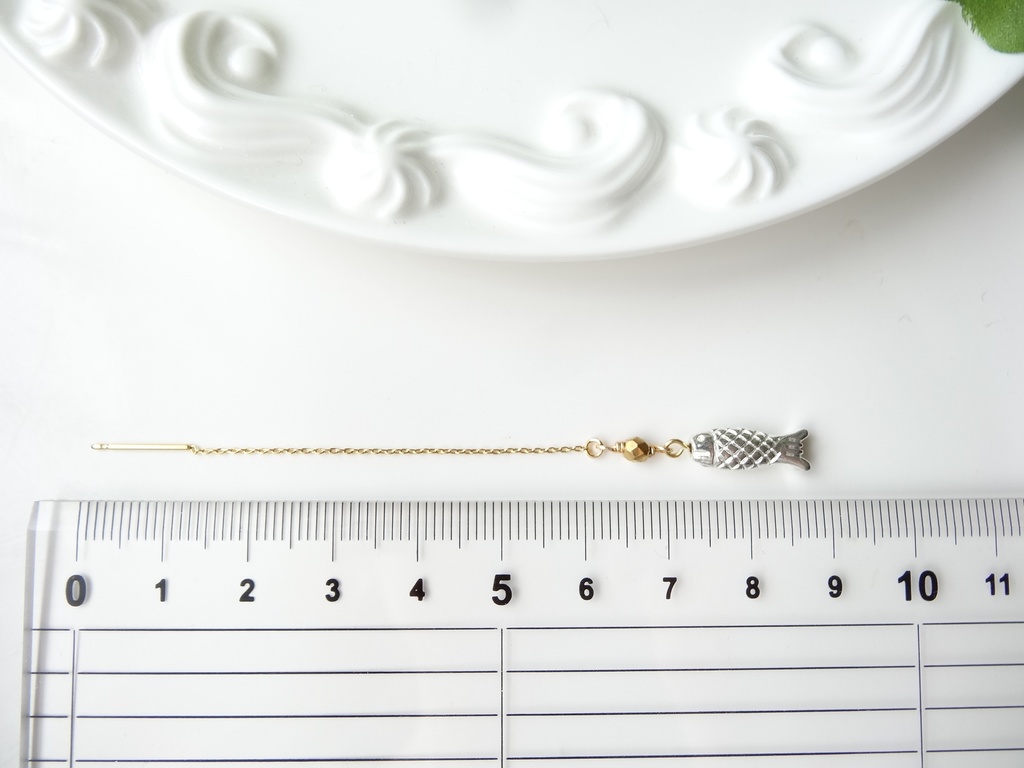 銀の魚のピアス