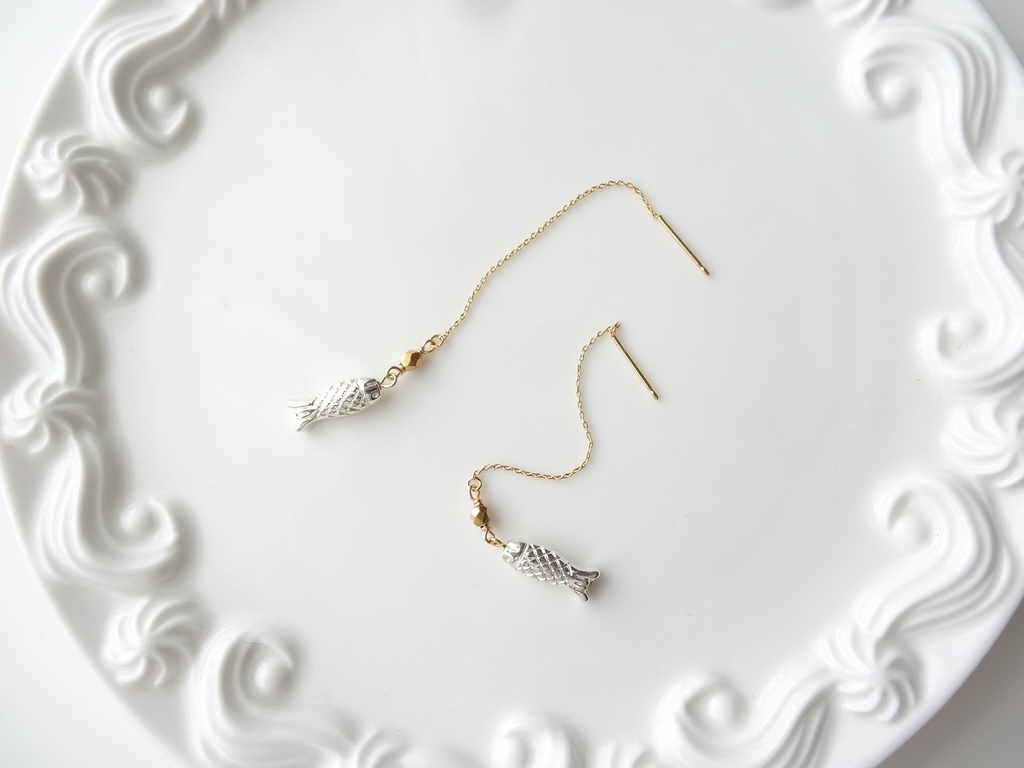 銀の魚のピアス