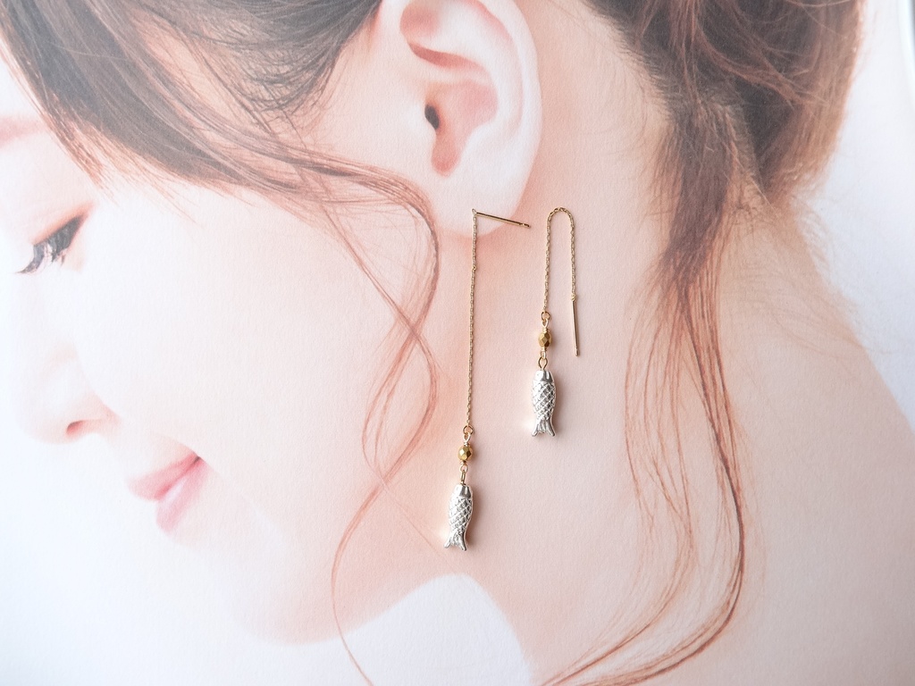 銀の魚のピアス